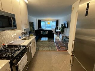 4th image of 211 E 53rd St APT 5H