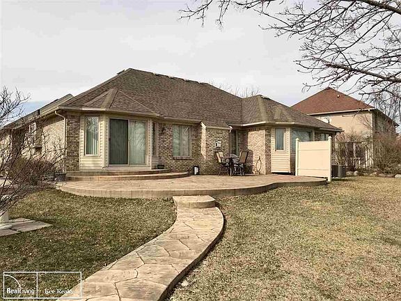 4th image of 22036 Sunningdale Dr