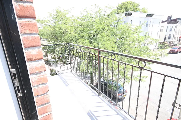 Rented by Makover Group Inc | media 36