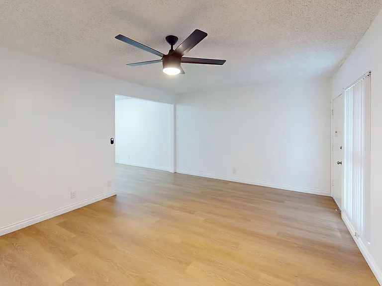 6001 Fulton Ave #4 — Photo 7