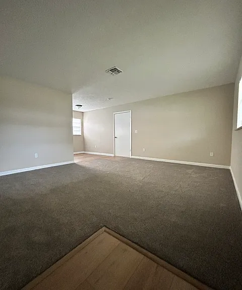 2750 Evergreen Dr — Photo 3