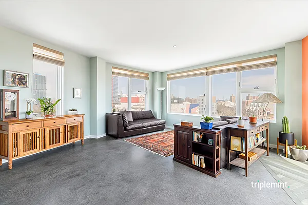 Sold by Triplemint | media 1