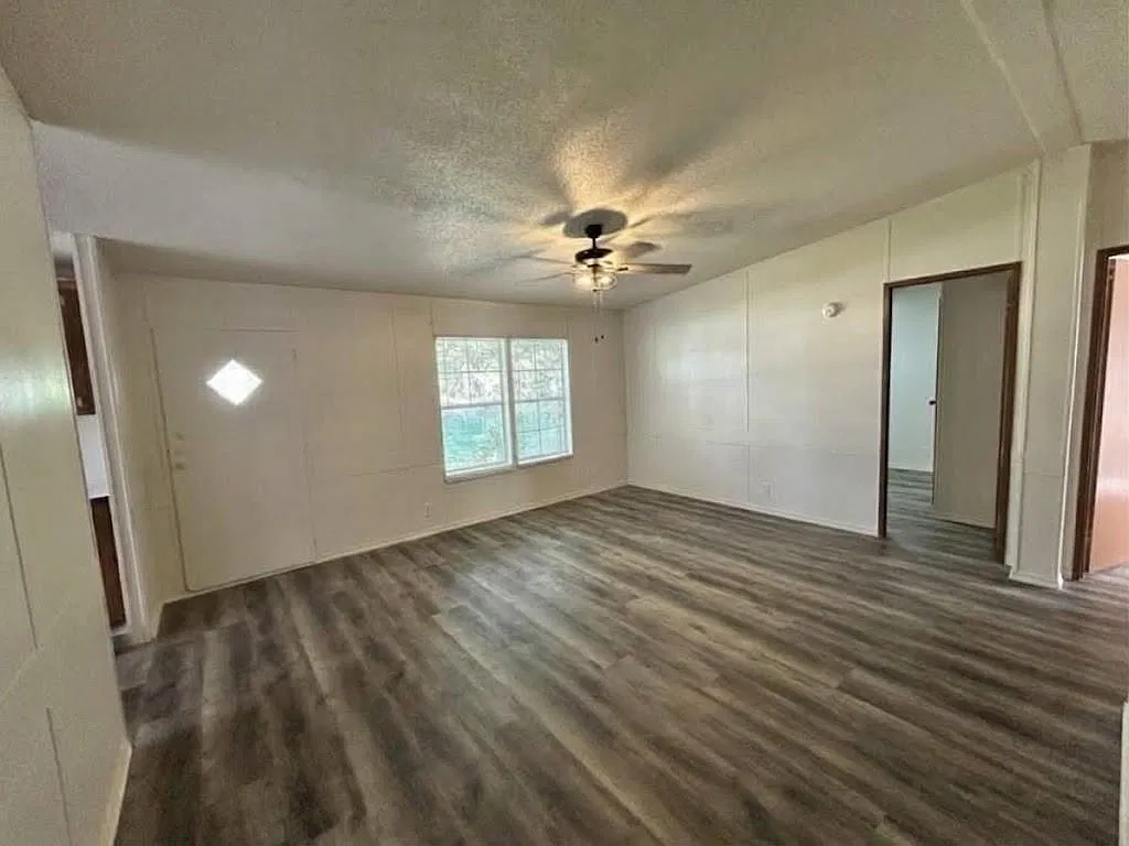 3 bed, 2.0 bath, 1144 sqft, $1,300 — Photo 3