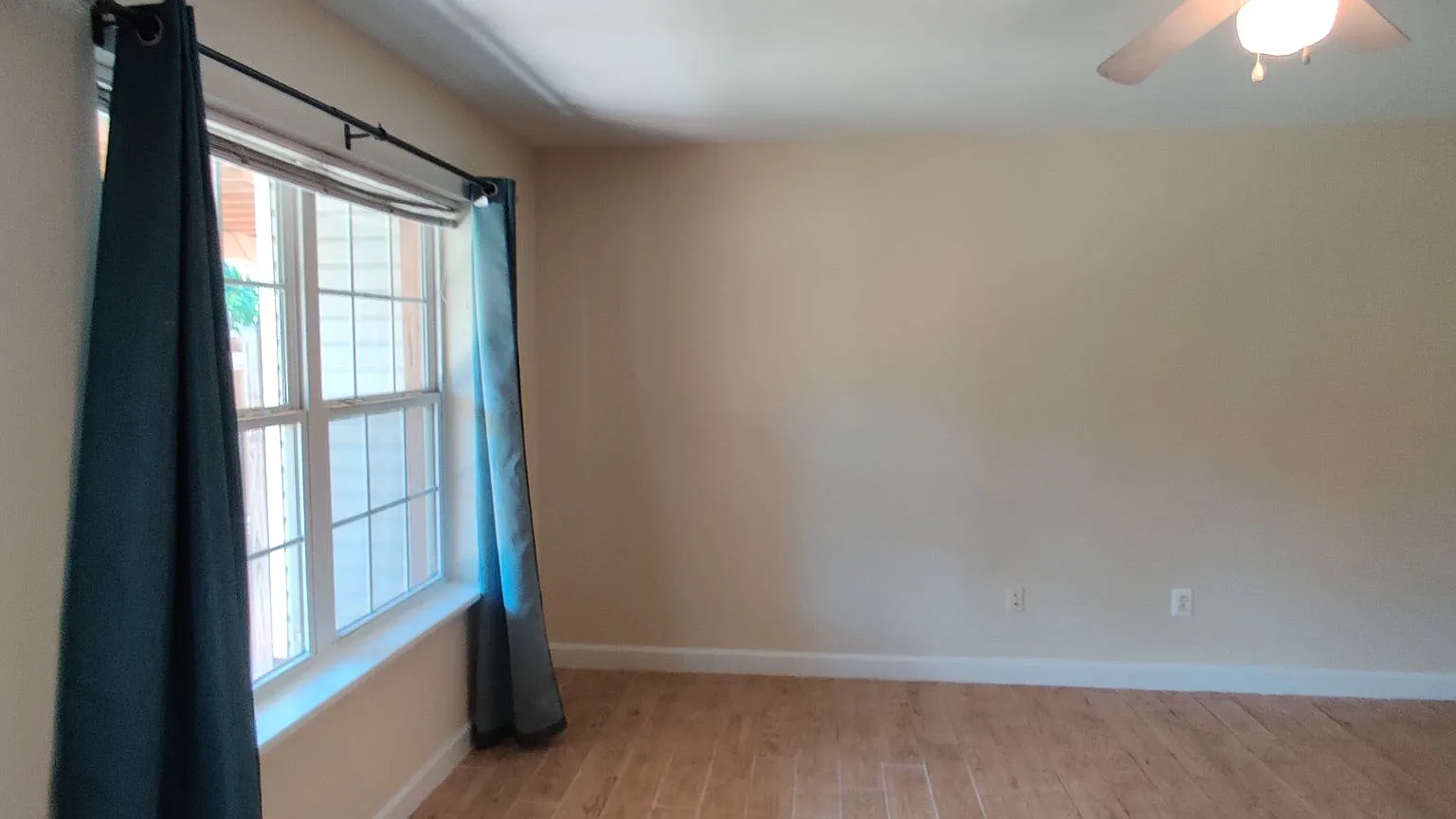 4 bedroom townhome with garage — Photo 3