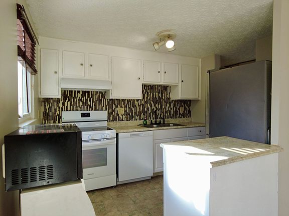 4th image of 2228 Belltree Dr
