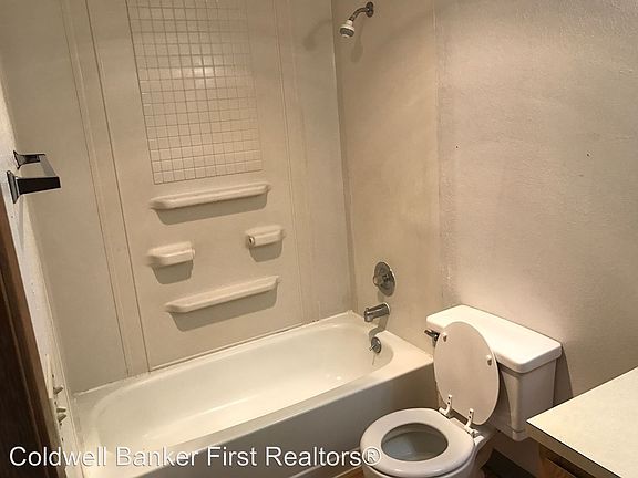 5th image of 330 NE C St APT C