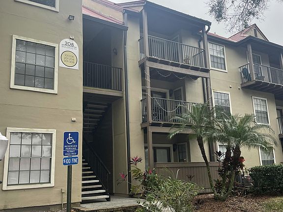 3rd image of 208 Afton Sq #102-1