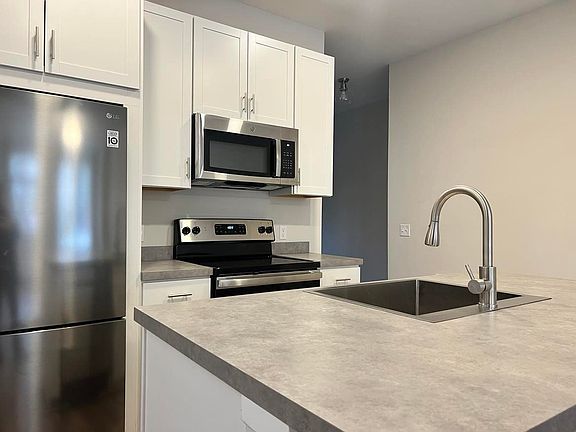 4th image of 2039 Green St APT 1