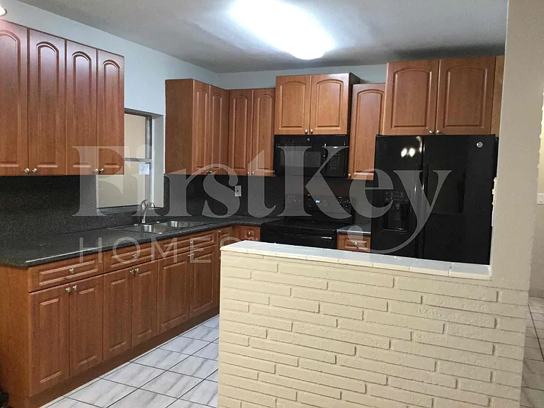7925 Indigo St — Photo 4