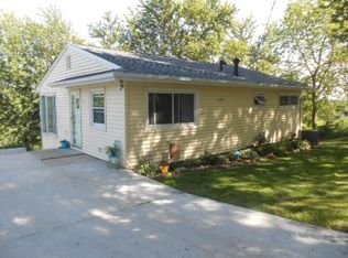102 12th St Pl, Guthrie Center, IA 50115