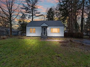121 Grove St, North Syracuse, NY 13212