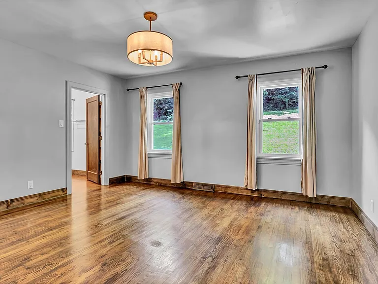 5004 Holston Dr — Photo 11
