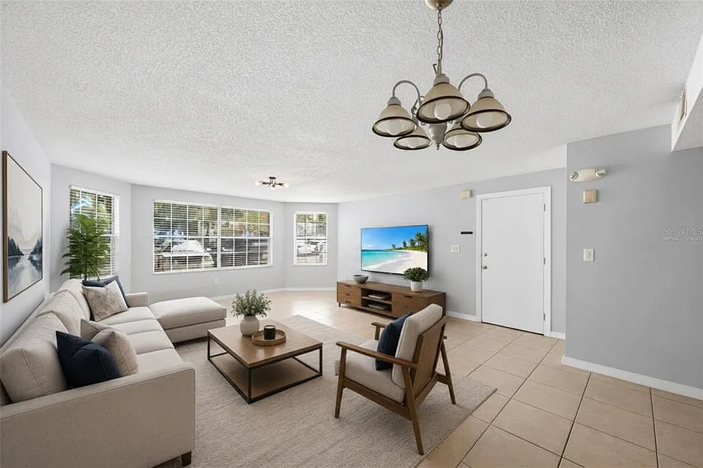 3 bed, 2.0 bath, 1287 sqft, $1,700 — Photo 3