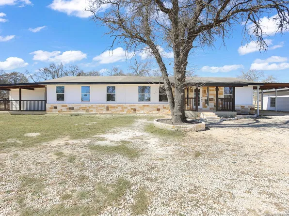 620 County Road 6846, Lytle, TX 78052