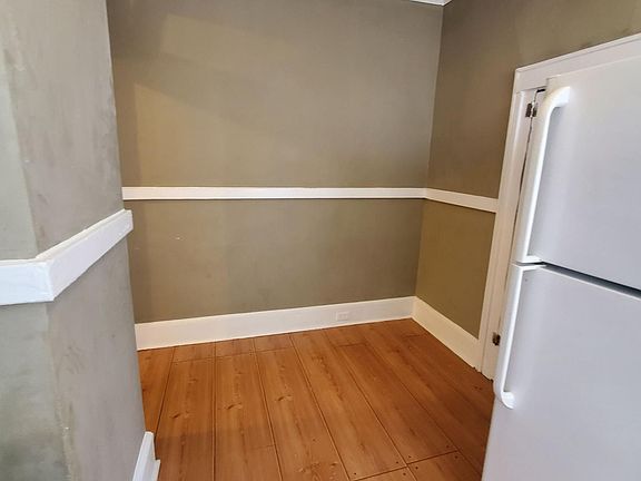 3rd image of 904 S Lawrence St #904