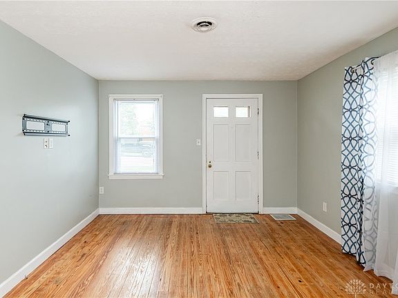 3rd image of 2509 Delta Ave