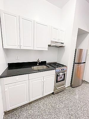 4th image of 513 E 81st St #1RN