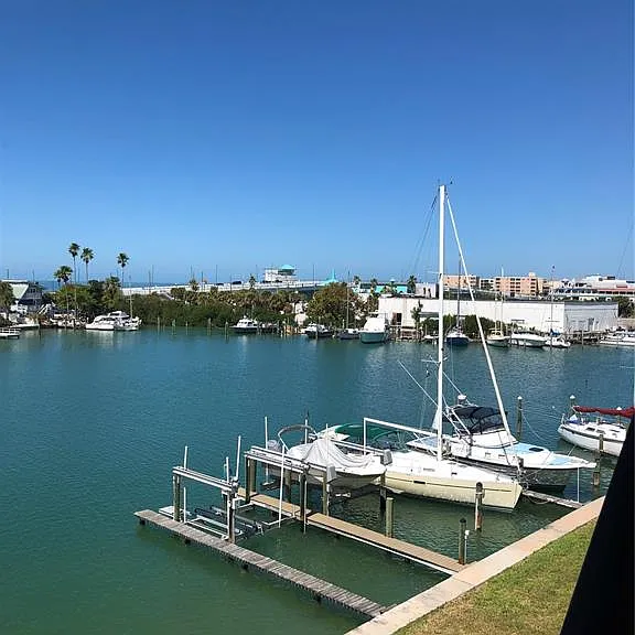 12500 Capri Cir N #401 — Photo 32