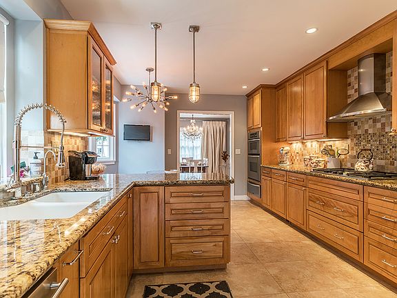 3rd image of 2417 N Park Blvd