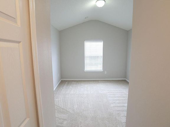 5th image of 4195 Highwood Dr