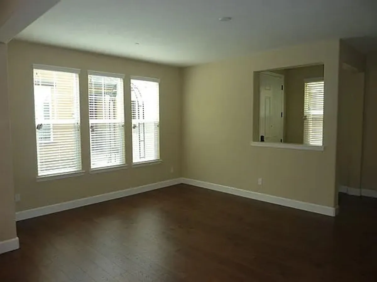Building Photo - 516 Dijon Pl
