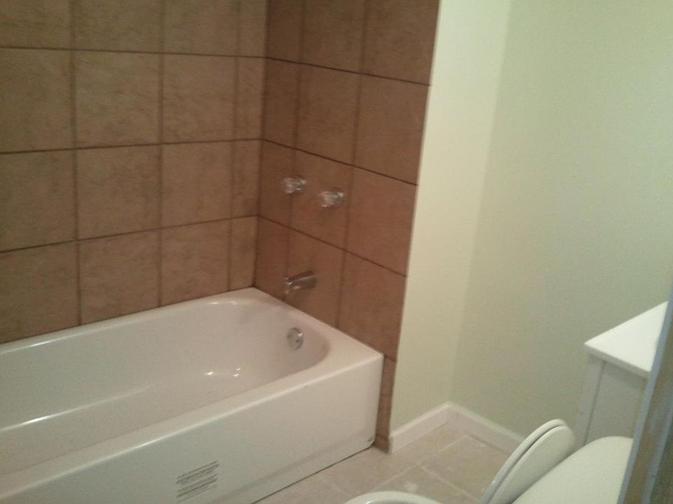 2nd image of 1119 Crosby St