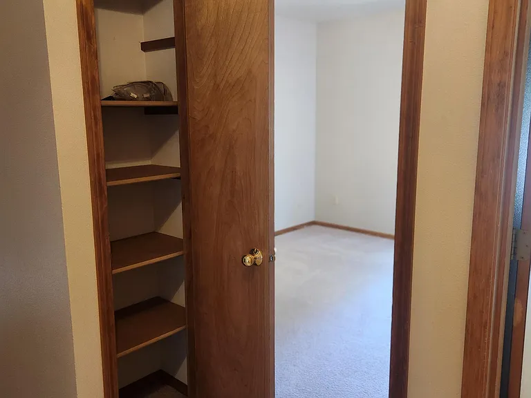 611 NE Tracker Ct — Photo 23