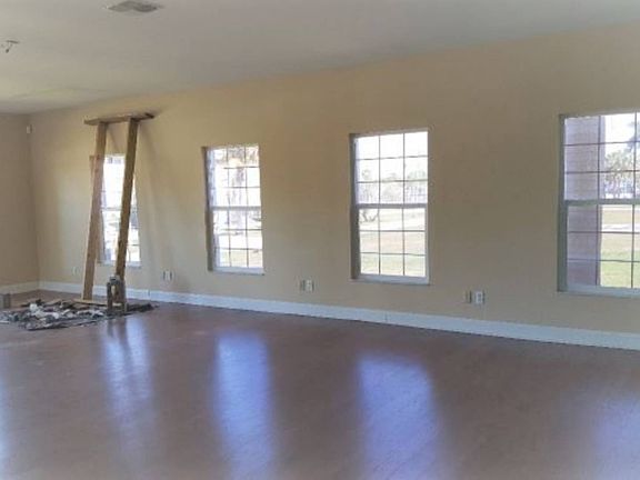 5th image of 207 Broadway Ave W