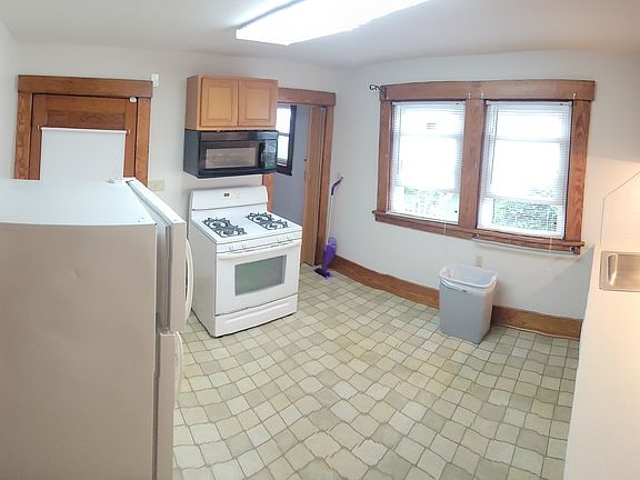 3rd image of 443 4th St #1