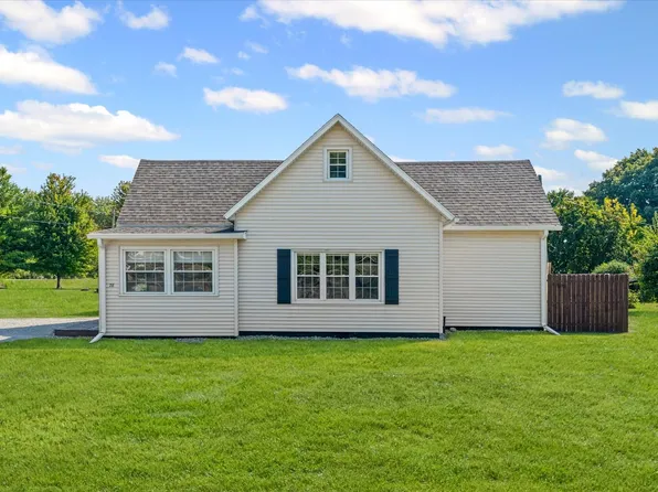 28 Ash St, Weldon, IL 61882
