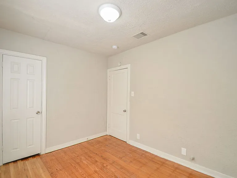 217 Owens St — Photo 15