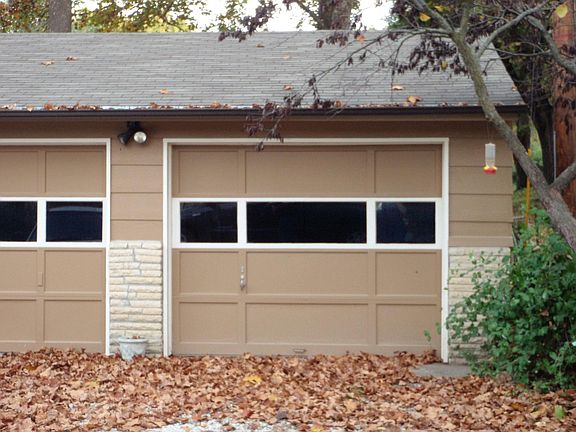 Detached garage