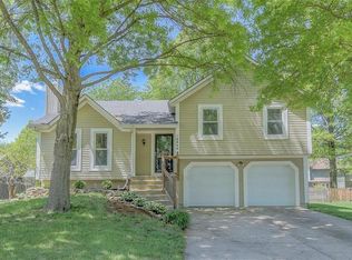 14844 W Peppermill Dr, Olathe, KS 66062