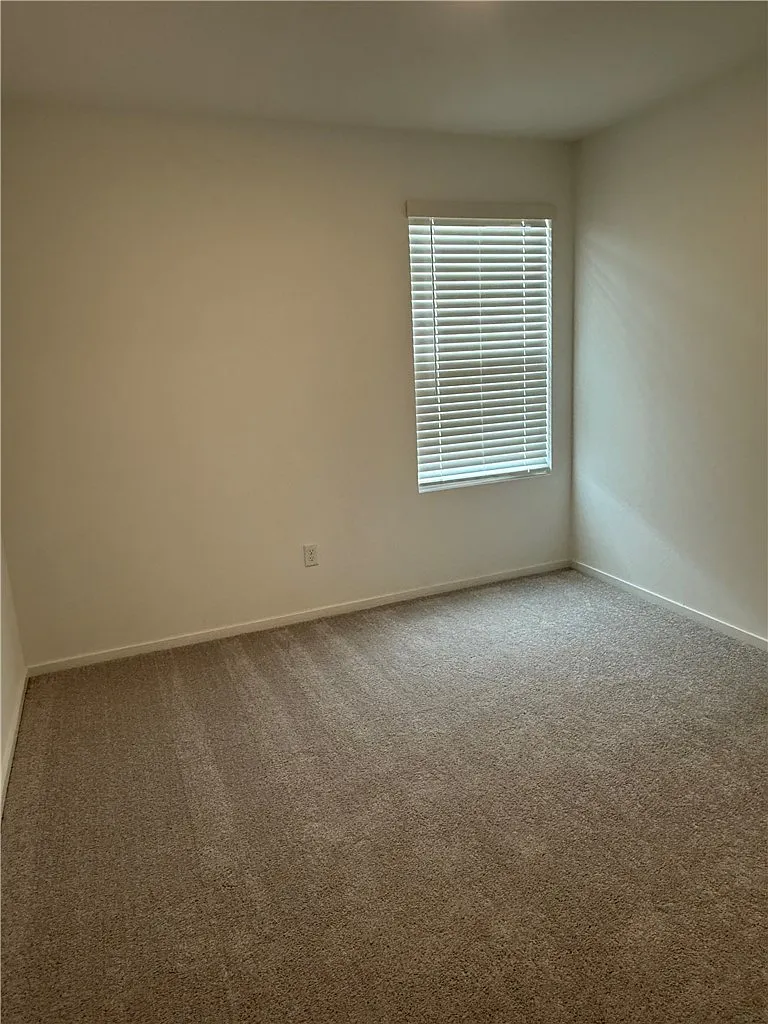 3 bed, 1269 sqft, $1,995 — Photo 4