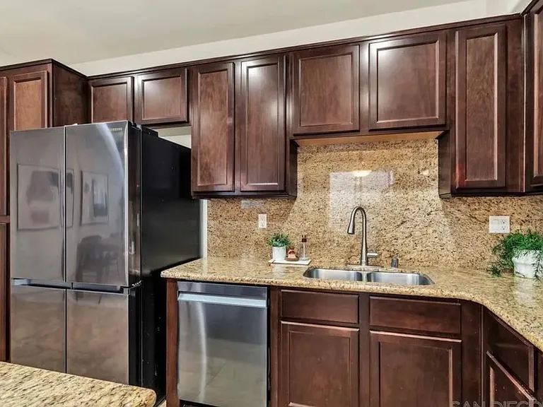 1738 Barbour Ave — Photo 3