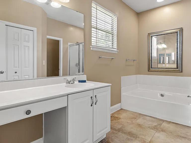 211 Springlake Dr — Photo 14