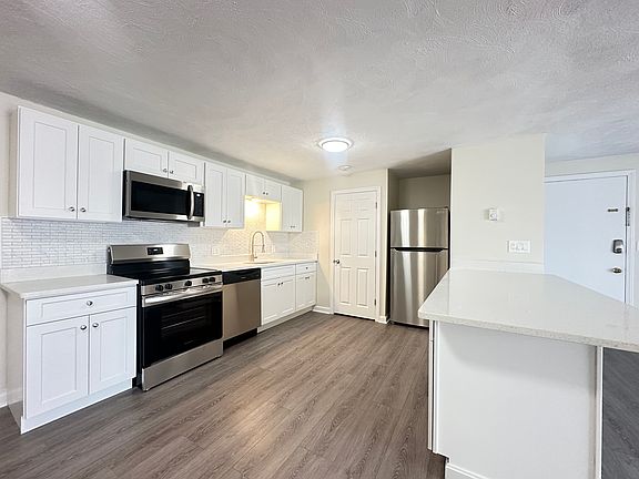 2nd image of 300 Smithfield Rd APT B5-36