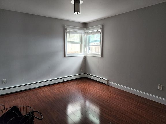 5th image of 34 Trenton Ave