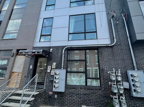 924 N 15th St, Philadelphia, PA 19130