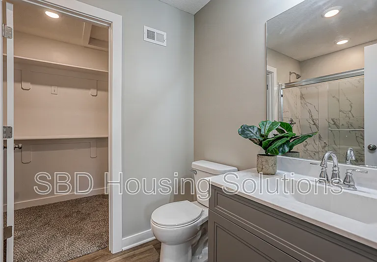 2913 S Harvard Ave #D — Photo 5