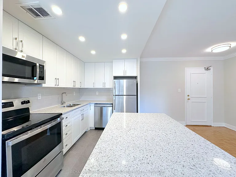 135 Allan St #504 — Photo 4