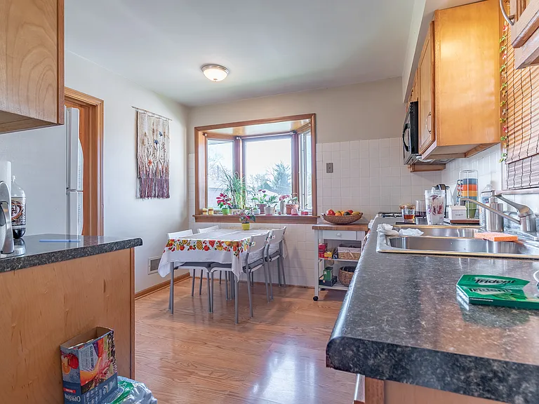 8209 W Wilson Ave — Photo 9