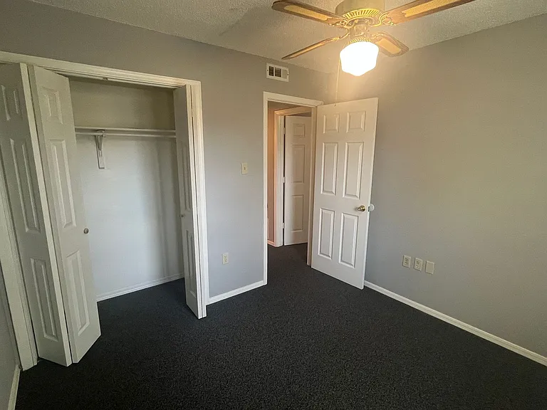 2207 S Hartford Cv — Photo 13