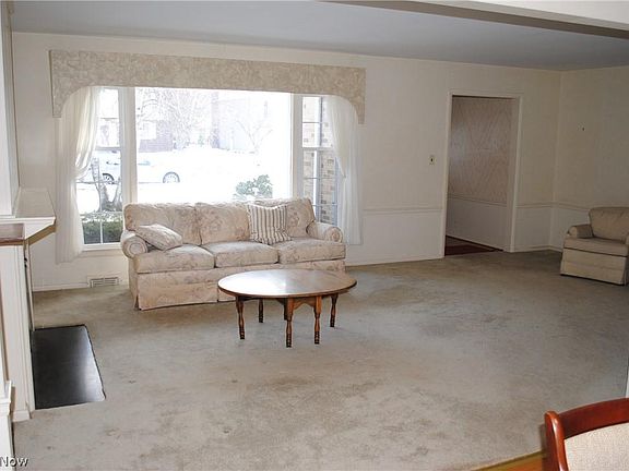 3rd image of 452 Pellett Dr