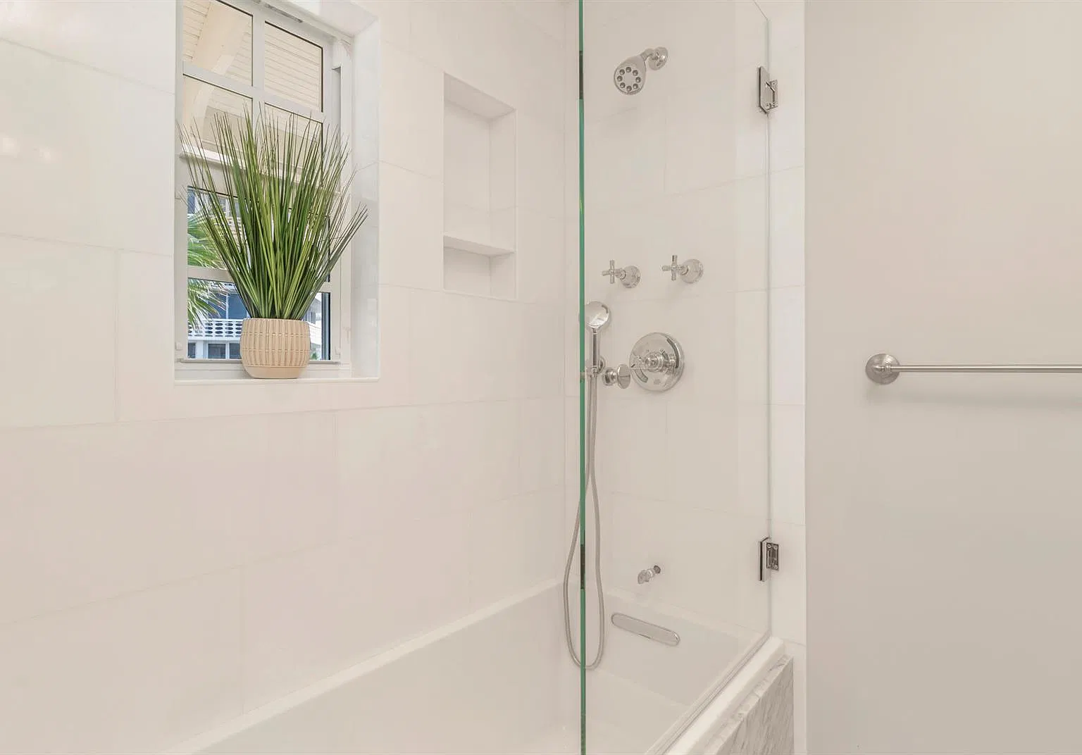 2 bed, 1047 sqft, $18,500 — Photo 1