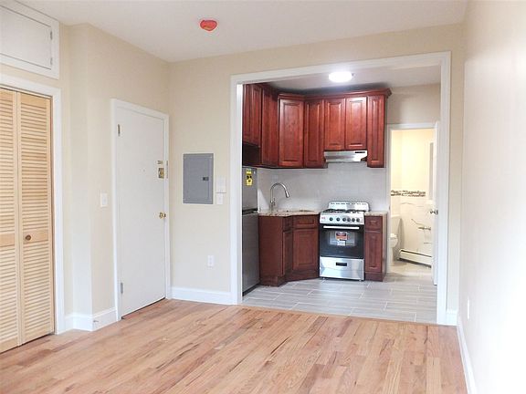 4th image of 165 Hopkins Ave APT 2