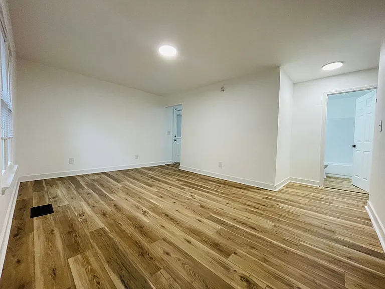6611 E Wakefield Dr — Photo 2