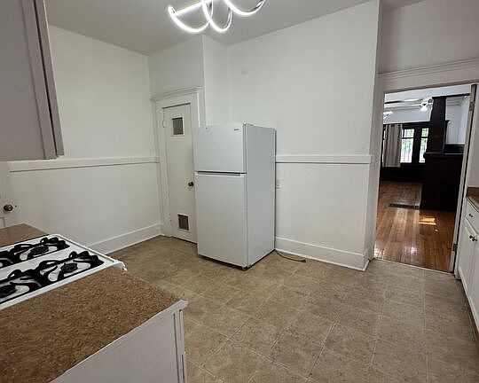 4th image of 1651 W 11th Pl