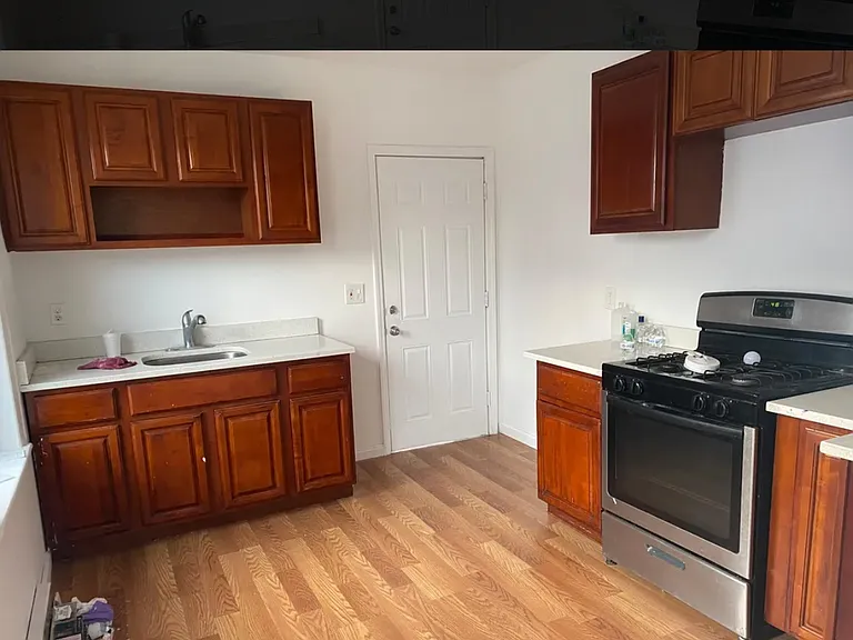 335 Washington Ave — Photo 6