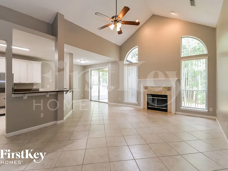 2132 Pebble Creek Ln — Photo 4